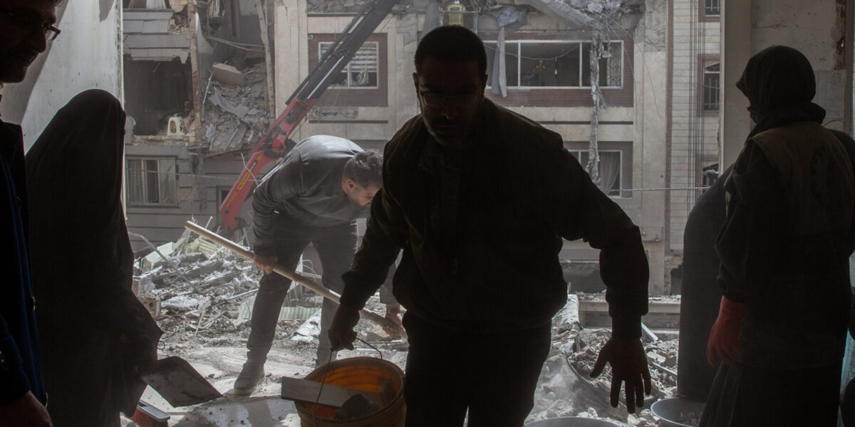 실물 이미지 - 호르무즈 해협 봉쇄 위기! 이란-이스라엘 충돌이 우리 지갑에 미칠 충격은?