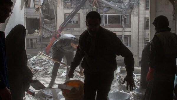 실물 이미지 - 호르무즈 해협 봉쇄 위기! 이란-이스라엘 충돌이 우리 지갑에 미칠 충격은?