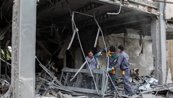 실물 이미지 - 🚨 이스라엘-이란 전쟁 실시간: 레바논 영토 확장과 이란 항구 공격의 충격적 전개