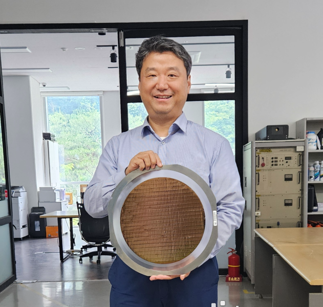 실물 이미지 - AI 반도체 혁신의 숨은 영웅, '무손상 절단' 기술이 바꿀 미래