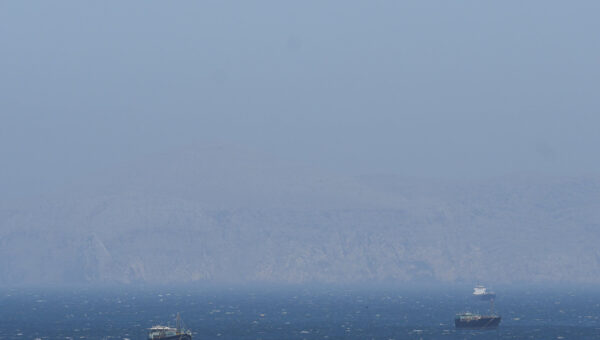 실물 이미지 - 호르무즈 해협 다시 열렸다는데, 왜 배들은 지나가지 않을까?