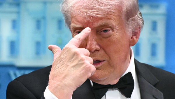 실물 이미지 - 화이트하우스 총격 사건, 음모론자들이 '가짜 사건'이라는 이유는?