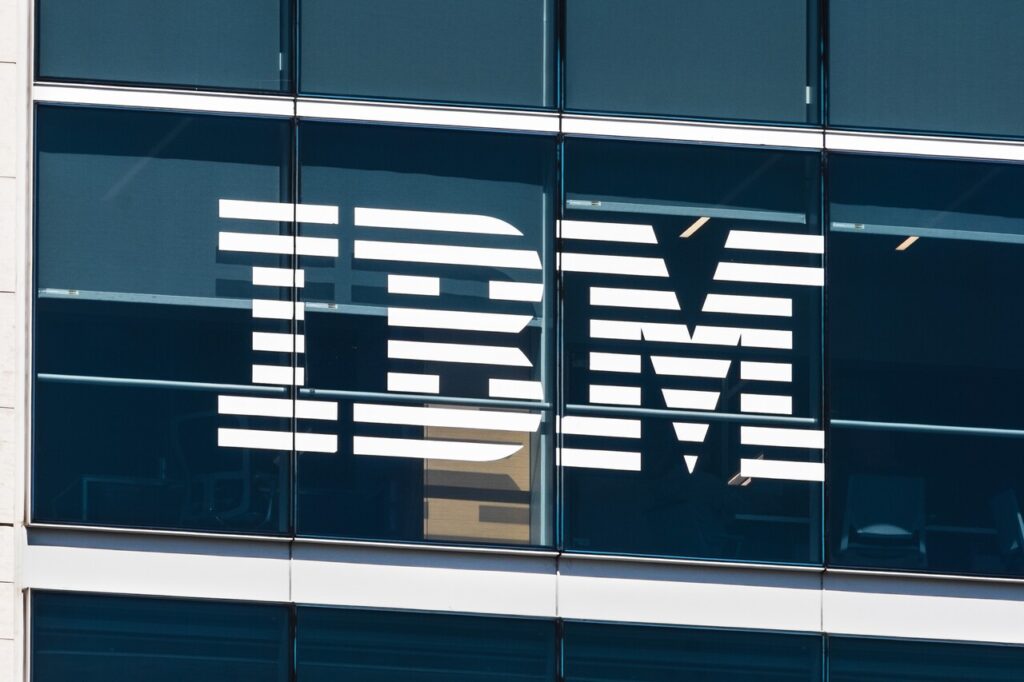 IBM 주가 25% 폭락의 진짜 이유 — AI 시대, 레거시 IT 기업의 생존 가능성은?