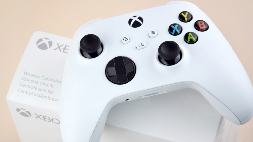 유선 vs 무선 Xbox 컨트롤러, 내 플레이 스타일엔 어떤 게 맞을까