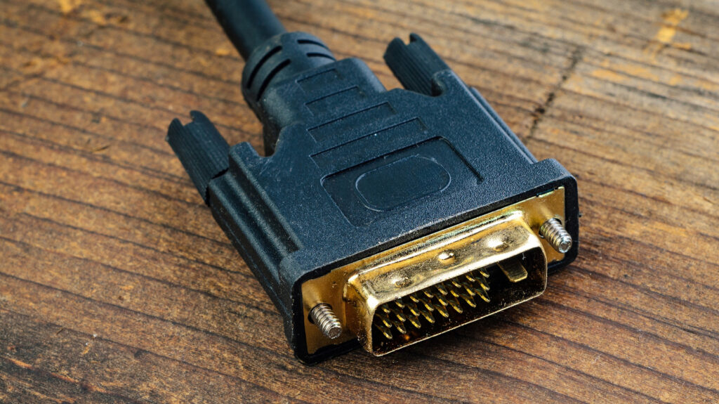 DVI 케이블이 아직도 현역인 이유 — HDMI 어댑터 활용법과 한계